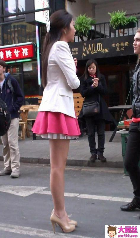 →。。。街上的一位~美腿宣传小姐！
