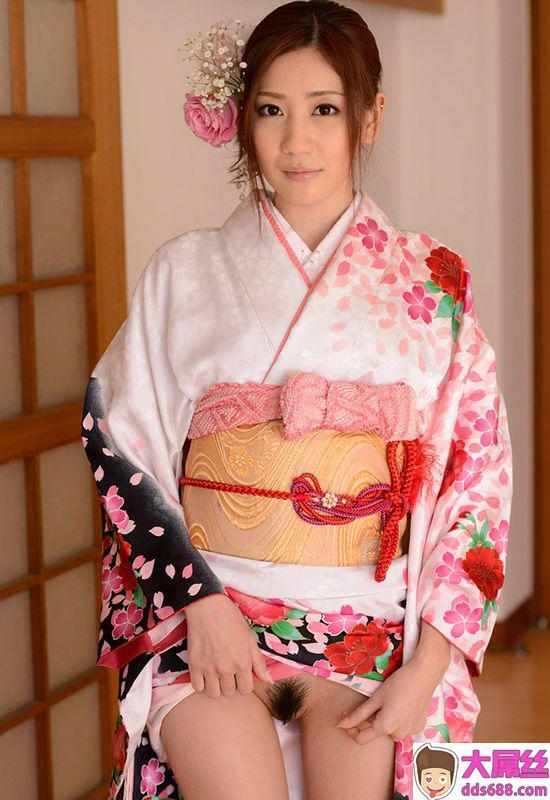 前田かおり美しい着物姿と卑猥な美マン